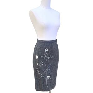 D&G DOLCE & GABANNA Skirt. Floral Embroidery on Wool Herrigbone. Italy 40, US S.